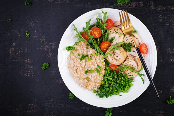 Brunch Lunch Plate Oatmeal Chicken Fillet Tomato Green Herbs Health — Stockfoto