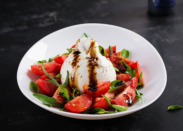 Salade Avec Tomates Fromage Burrata Basilic Huile Olive Sur Assiette — Photo