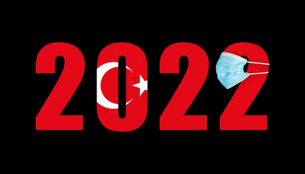 Covidのマスクの2022番号の背景にトルコの国旗 — ストック写真