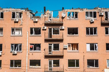 Rus işgalciler Kyiv 'in bombalanmasından sonra Kyiv' de yıkım, Mart 2022