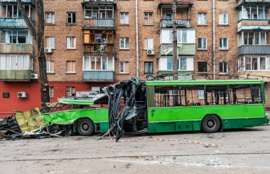 Rus işgalciler Kyiv 'in bombalanmasından sonra Kyiv' de yıkım, Mart 2022