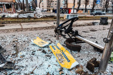 Rus işgalciler Kyiv 'in bombalanmasından sonra Kyiv' de yıkım, Mart 2022