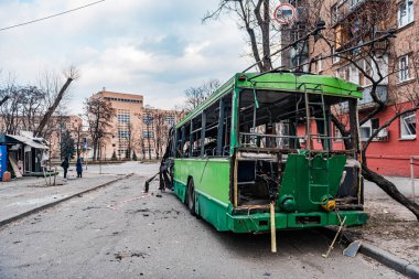Rus işgalciler Kyiv 'in bombalanmasından sonra Kyiv' de yıkım, Mart 2022