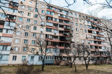 Rus işgalciler Kyiv 'in bombalanmasından sonra Kyiv' de yıkım, Mart 2022