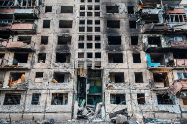 Rus işgalciler Kyiv 'in bombalanmasından sonra Kyiv' de yıkım, Mart 2022