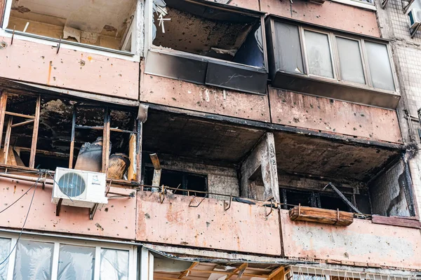 Rus işgalciler Kyiv 'in bombalanmasından sonra Kyiv' de yıkım, Mart 2022