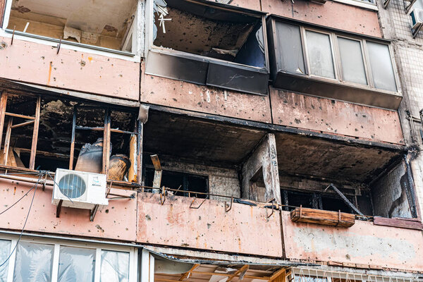 Разрушение в Киеве после обстрела русских оккупантов, Киев, март 2022 года