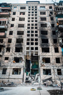 Rus işgalciler Kyiv 'in bombalanmasından sonra Kyiv' de yıkım, Mart 2022