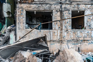 Rus işgalciler Kyiv 'in bombalanmasından sonra Kyiv' de yıkım, Mart 2022