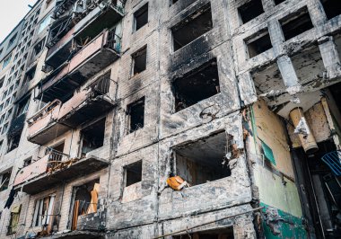 Rus işgalciler Kyiv 'in bombalanmasından sonra Kyiv' de yıkım, Mart 2022