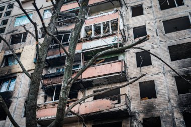Rus işgalciler Kyiv 'in bombalanmasından sonra Kyiv' de yıkım, Mart 2022