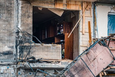 Rus işgalciler Kyiv 'in bombalanmasından sonra Kyiv' de yıkım, Mart 2022