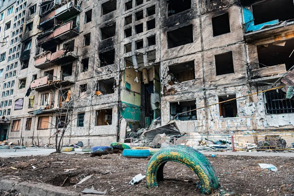 Rus işgalciler Kyiv 'in bombalanmasından sonra Kyiv' de yıkım, Mart 2022