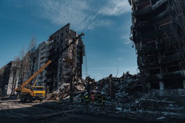 BORODIANKA, KYIV REGION, UKRAine - Mart 2022. Rus işgalciler tarafından yıkılan sivil binalar..