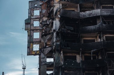 BORODIANKA, KYIV REGION, UKRAine - Mart 2022. Rus işgalciler tarafından yıkılan sivil binalar..