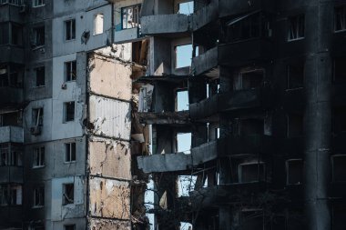 BORODIANKA, KYIV REGION, UKRAine - Mart 2022. Rus işgalciler tarafından yıkılan sivil binalar..