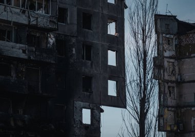 BORODIANKA, KYIV REGION, UKRAine - Mart 2022. Rus işgalciler tarafından yıkılan sivil binalar..