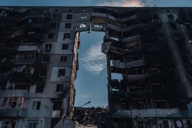 BORODIANKA, KYIV REGION, UKRAine - Mart 2022. Rus işgalciler tarafından yıkılan sivil binalar..