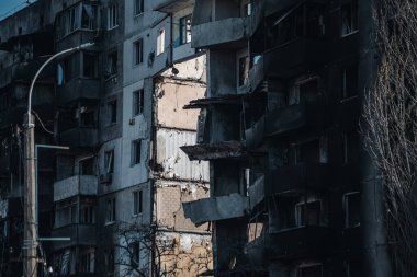 BORODIANKA, KYIV REGION, UKRAine - Mart 2022. Rus işgalciler tarafından yıkılan sivil binalar..