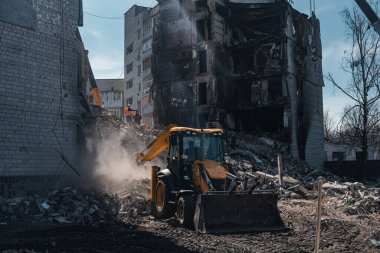 BORODIANKA, KYIV REGION, UKRAine - Mart 2022. Rus işgalciler tarafından yıkılan sivil binalar..