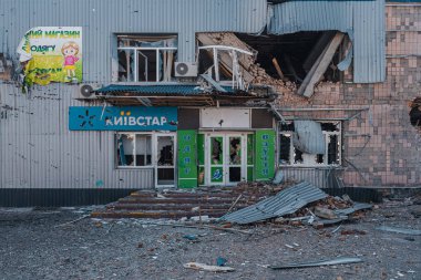 BORODIANKA, KYIV REGION, UKRAine - Mart 2022. Rus işgalciler tarafından yıkılan sivil binalar..