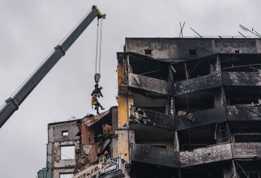 BORODIANKA, KYIV REGION, UKRAINE - Nisan 2022. Rus işgalciler tarafından yıkılan sivil binalar..