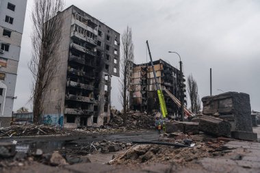 BORODIANKA, KYIV REGION, UKRAINE - Nisan 2022. Rus işgalciler tarafından yıkılan sivil binalar..