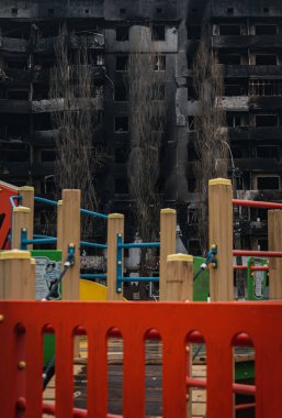 BORODIANKA, KYIV REGION, UKRAINE - Nisan 2022. Rus işgalciler tarafından yıkılan sivil binalar..
