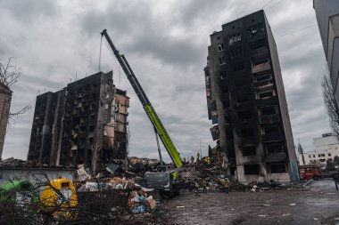 BORODIANKA, KYIV REGION, UKRAINE - Nisan 2022. Rus işgalciler tarafından yıkılan sivil binalar..
