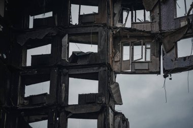 BORODIANKA, KYIV REGION, UKRAINE - Nisan 2022. Rus işgalciler tarafından yıkılan sivil binalar..