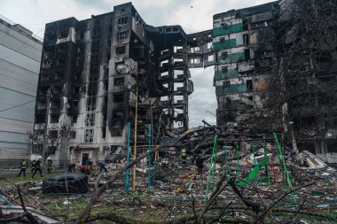 BORODIANKA, KYIV REGION, UKRAINE - Nisan 2022. Rus işgalciler tarafından yıkılan sivil binalar..
