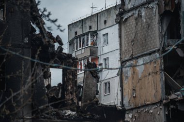 BORODIANKA, KYIV REGION, UKRAINE - Nisan 2022. Rus işgalciler tarafından yıkılan sivil binalar..