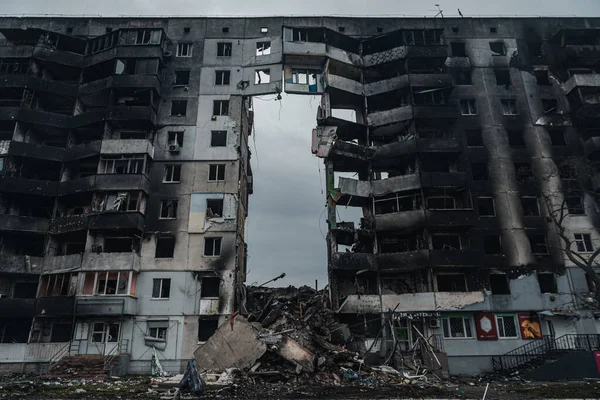 BORODIANKA, KYIV REGION, UKRAINE - Nisan 2022. Rus işgalciler tarafından yıkılan sivil binalar..