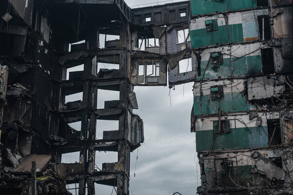 БОРОДЬЯНОВ (КИЕВСКАЯ ОБЛ., УКРАИНА) - Апрель 2022 года. Гражданские здания, разрушенные русскими оккупантами.