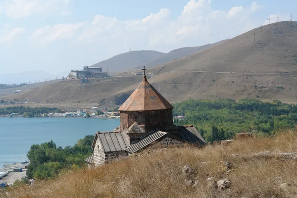 Sevan lake en kerk — Stockfoto