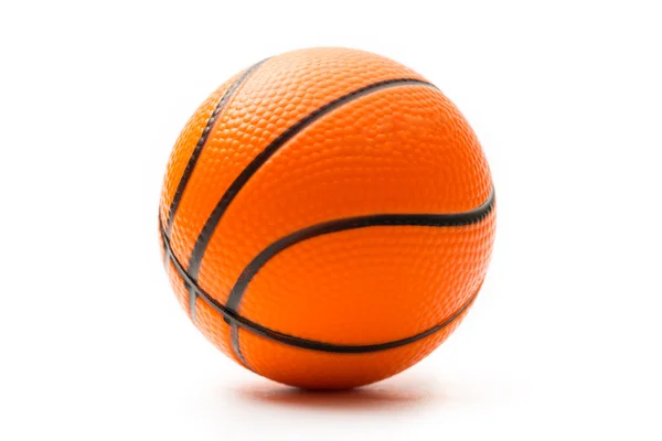 Баскетбол на белом фоне — стоковое фото