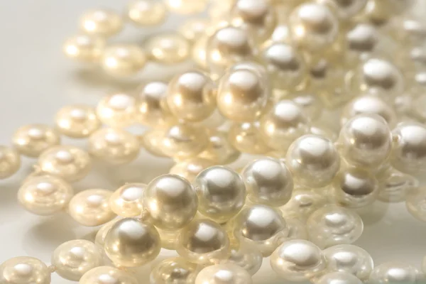 Shining string of white pearl in water — Stock Photo, Image