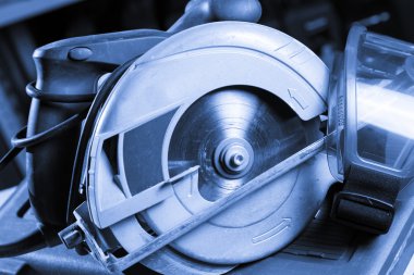 Daire testere bıçağı ile eldiven