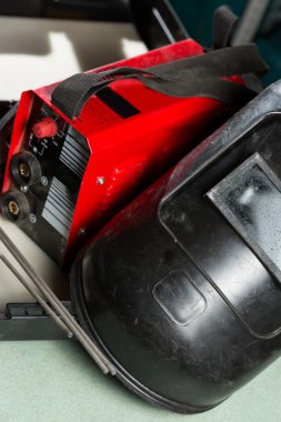 Kaynak birim ile kask kalkan