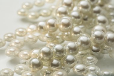 Su Beyaz İnci parlayan dize