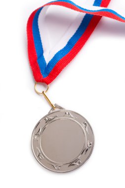 Üç renkli kurdele ile metal madalya
