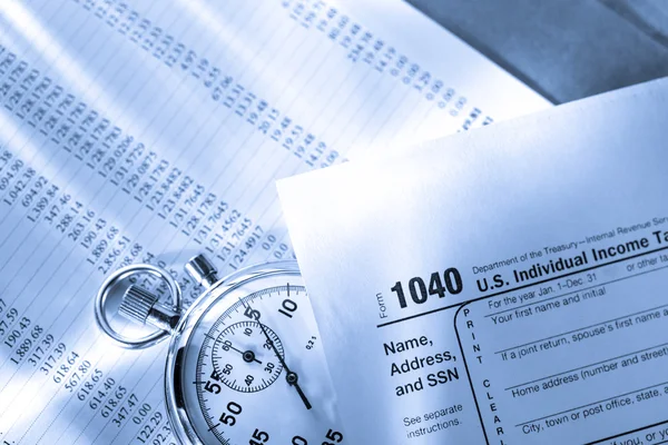 Daňový formulář, provozní rozpočet a stopky — Stock fotografie