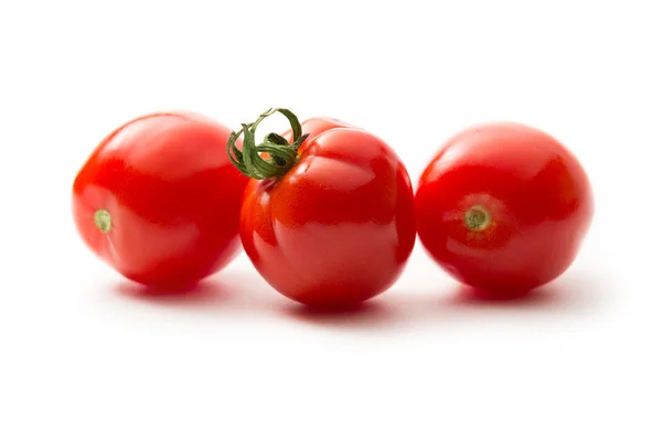 Свіжі помідори на білому — стокове фото