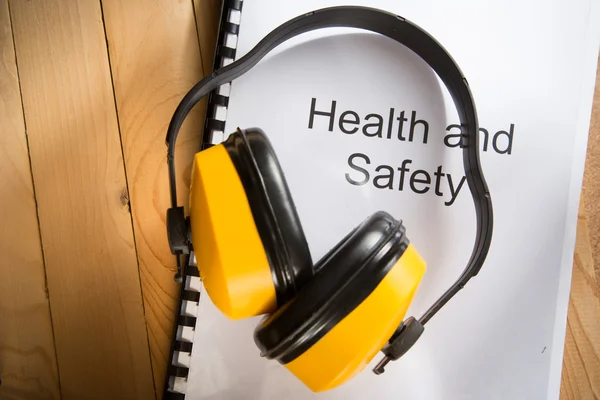 Zdraví a bezpečnost zaregistrovat u sluchátka — Stock fotografie
