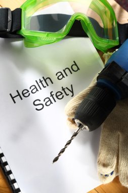 gözlük, matkap ve eldiven ile kayıt