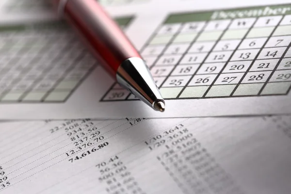 Operating budget, calendar and pen — Stock Photo, Image