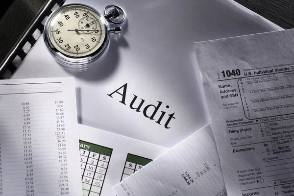 Betriebshaushalt, Kalender, Stoppuhr und Audit — Stockfoto