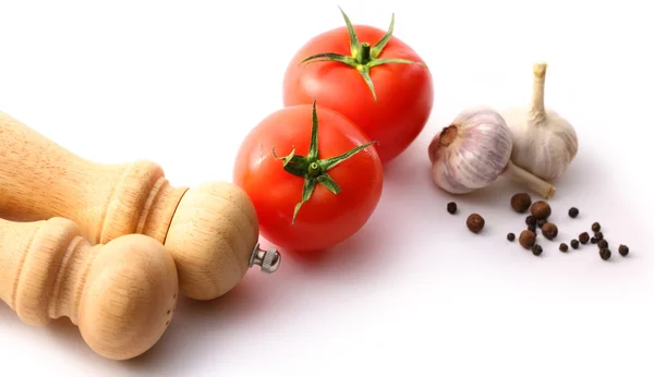 Lebensmittelzutaten mit Tomaten und Knoblauch — Stockfoto