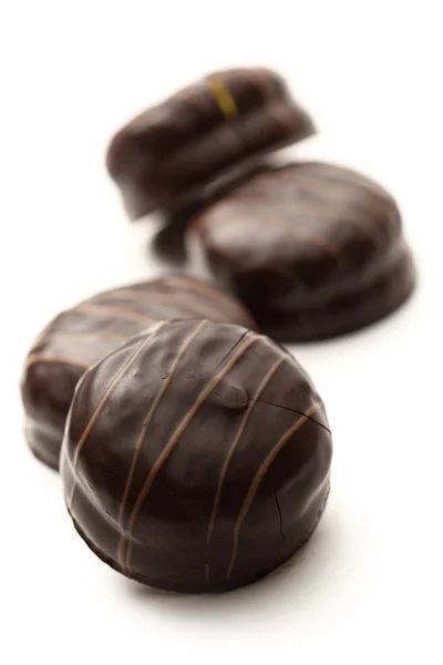 Biscotti al cioccolato rotondi su bianco — Foto Stock
