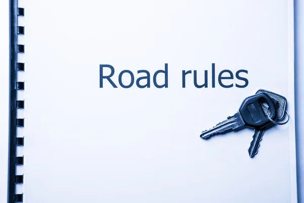 Trafikreglerna registrera med bilnycklarna — Stockfoto